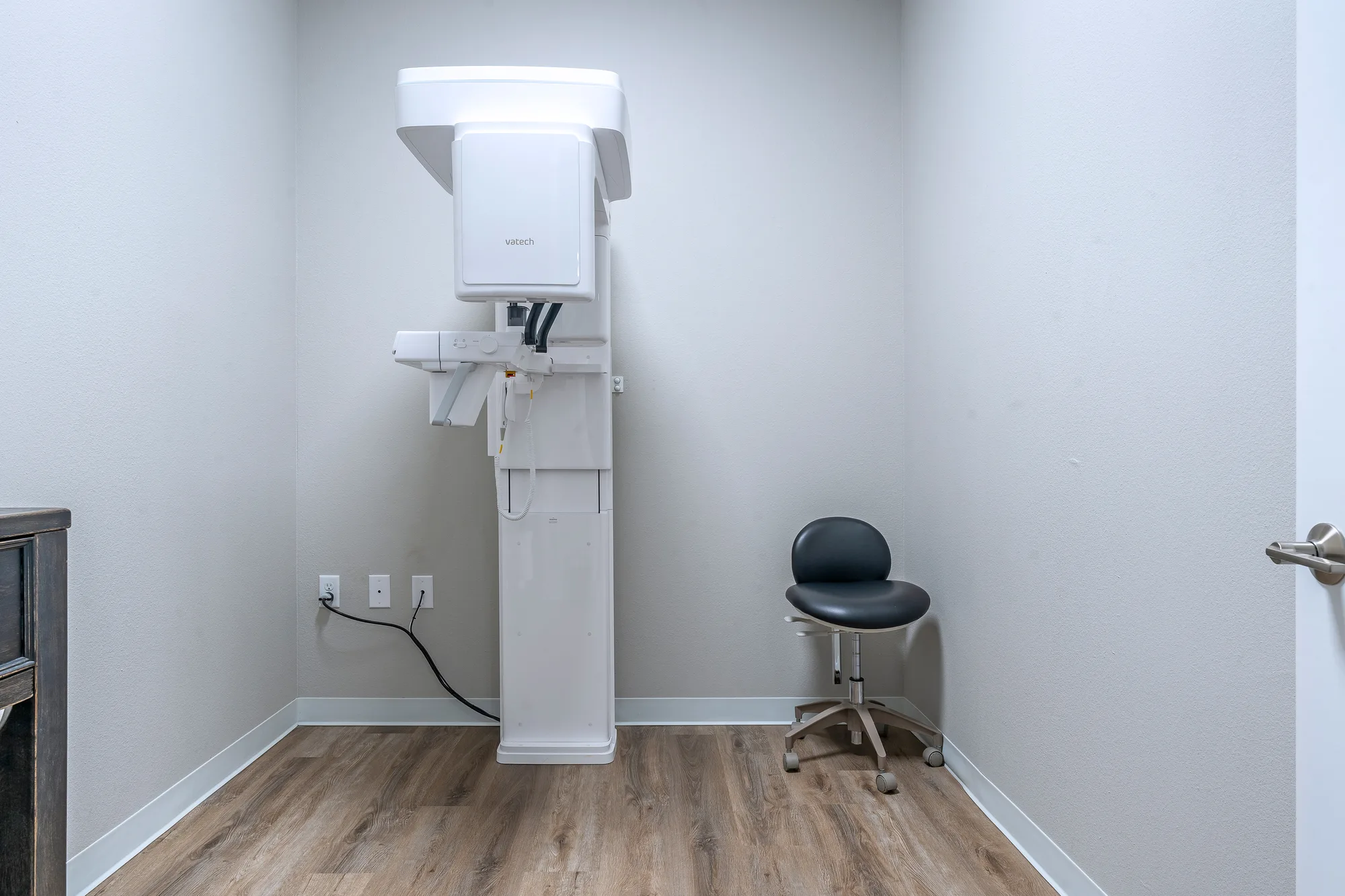 3D cone beam CT scanner at Texas Sedation Dental & Implant Center used to evaluate nerves, sinuses, and bone before implant surgery